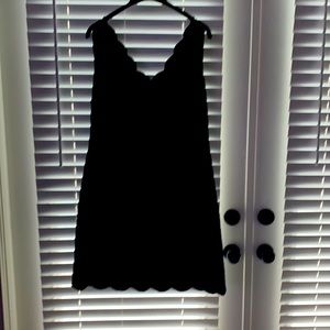 New with tags black Lily Pulitzer shift dress. Scalloped neck line and bottom